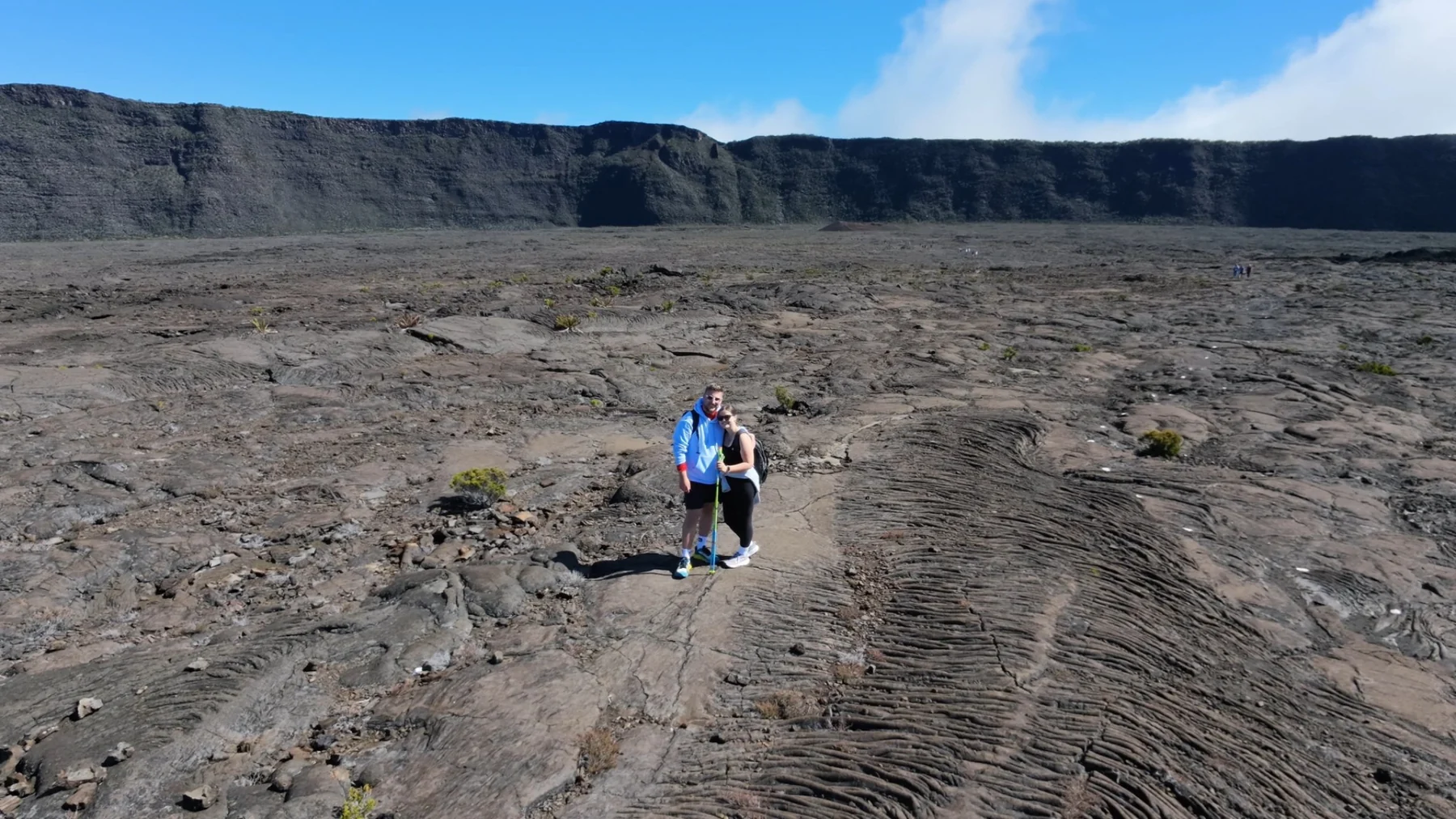 Voyageurs dans l'enclos du Piton de la Fournaise